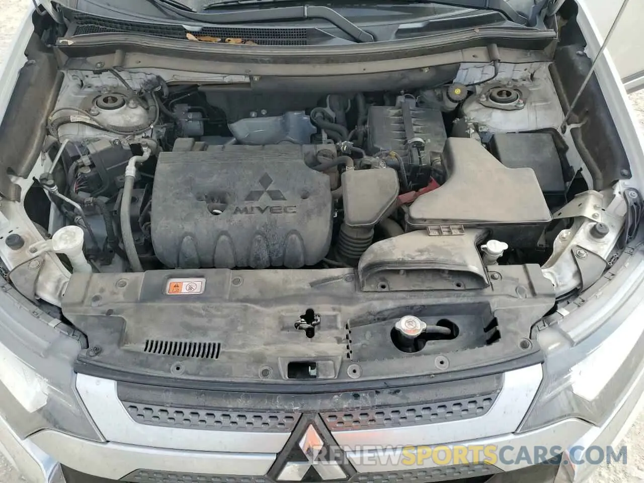 12 fotografías del automóvil dañado JA4AD3A37KZ051796 MITSUBISHI OUTLANDER 2019