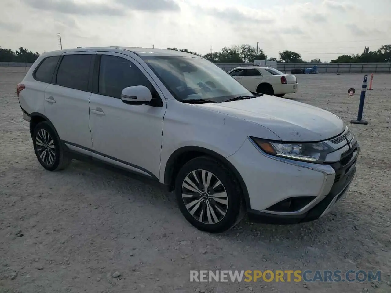 4 fotografías del automóvil dañado JA4AD3A37KZ051796 MITSUBISHI OUTLANDER 2019