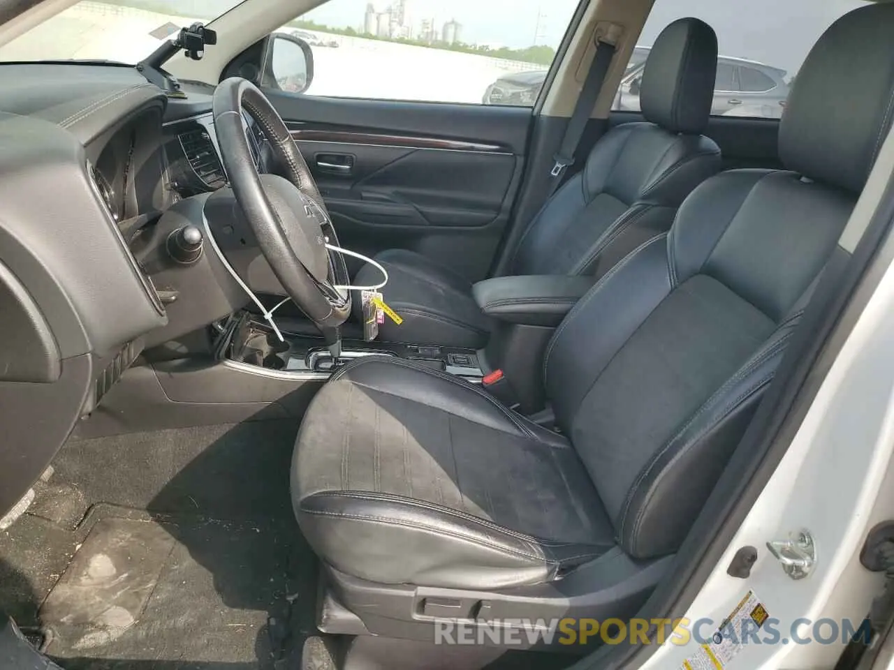 7 fotografías del automóvil dañado JA4AD3A37KZ051796 MITSUBISHI OUTLANDER 2019