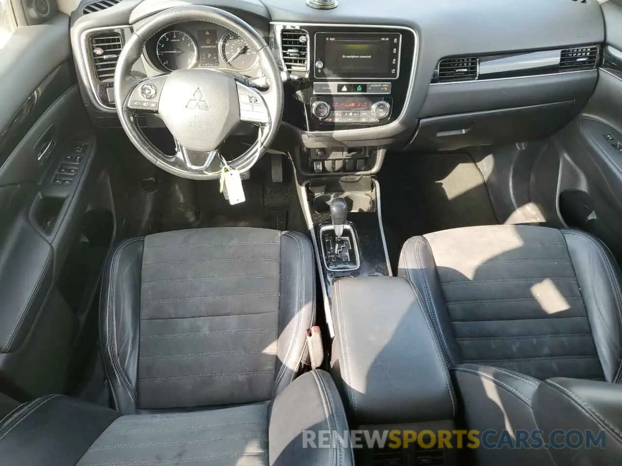 8 fotografías del automóvil dañado JA4AD3A37KZ051796 MITSUBISHI OUTLANDER 2019