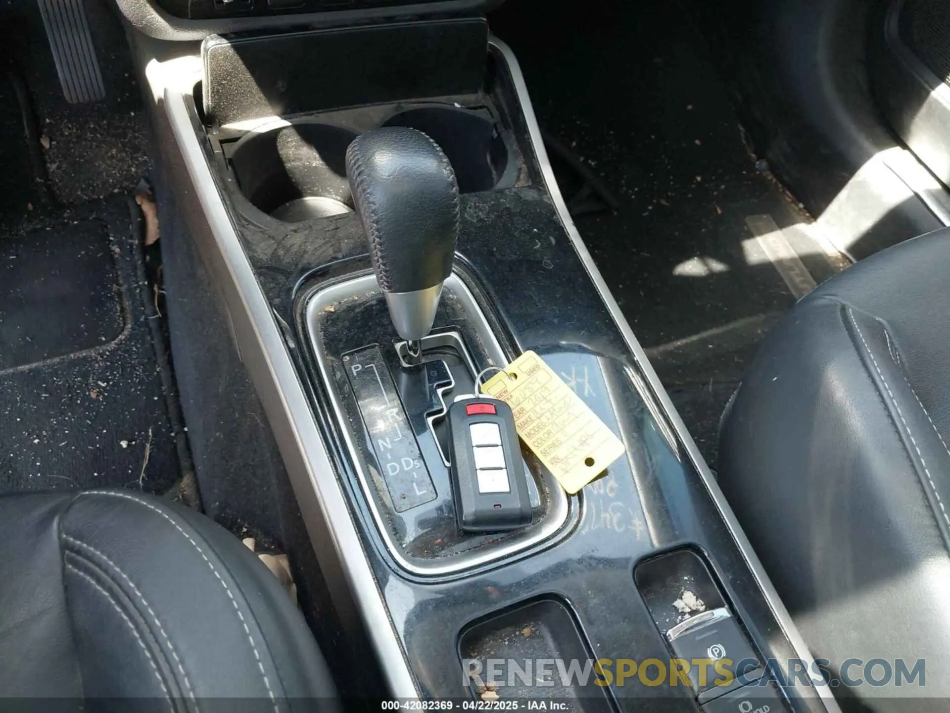 11 fotografías del automóvil dañado JA4AD3A37KZ055136 MITSUBISHI OUTLANDER 2019