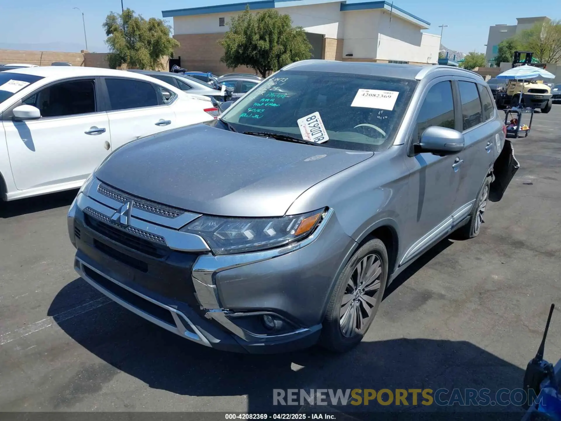 2 fotografías del automóvil dañado JA4AD3A37KZ055136 MITSUBISHI OUTLANDER 2019