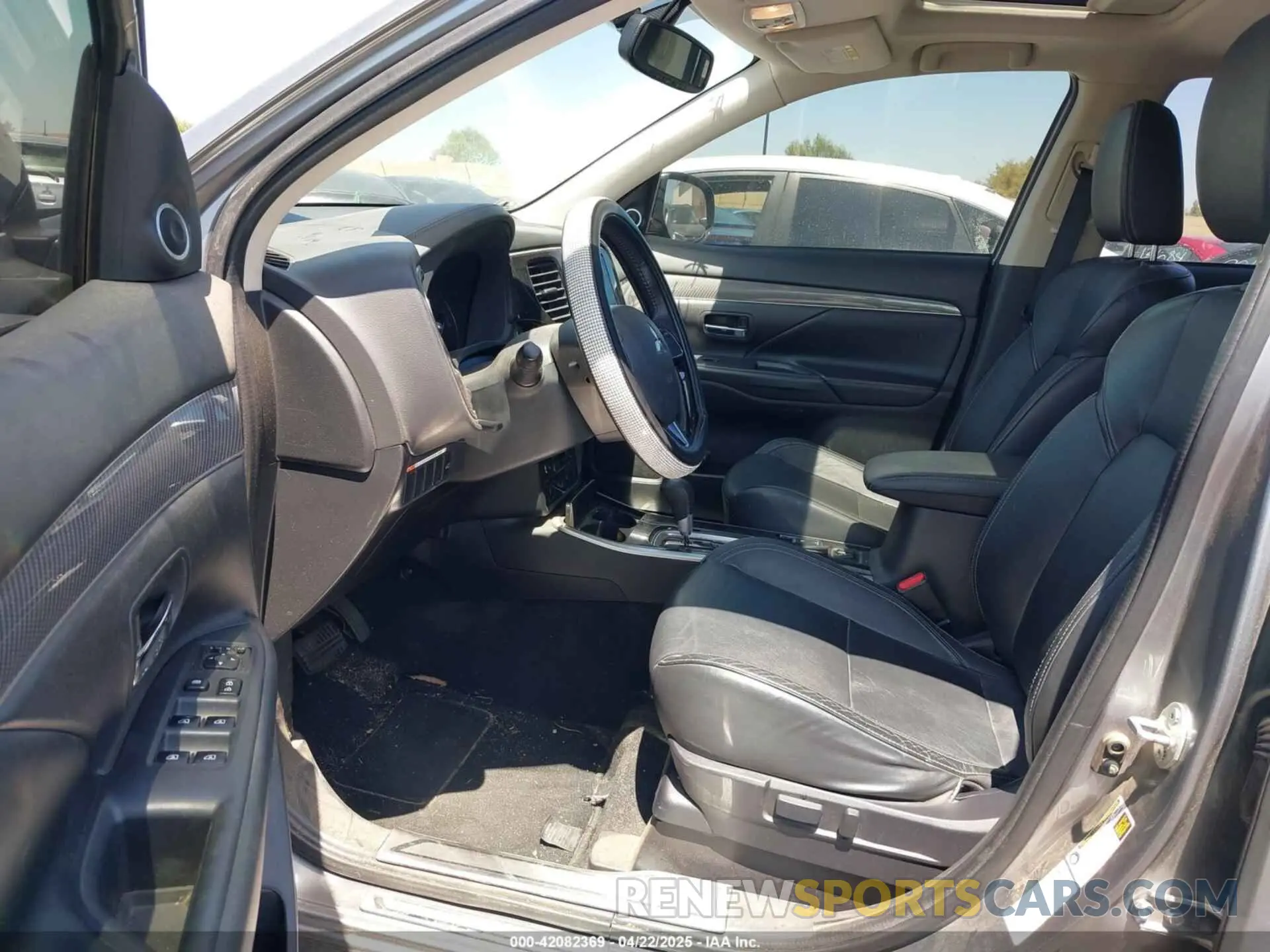 5 fotografías del automóvil dañado JA4AD3A37KZ055136 MITSUBISHI OUTLANDER 2019