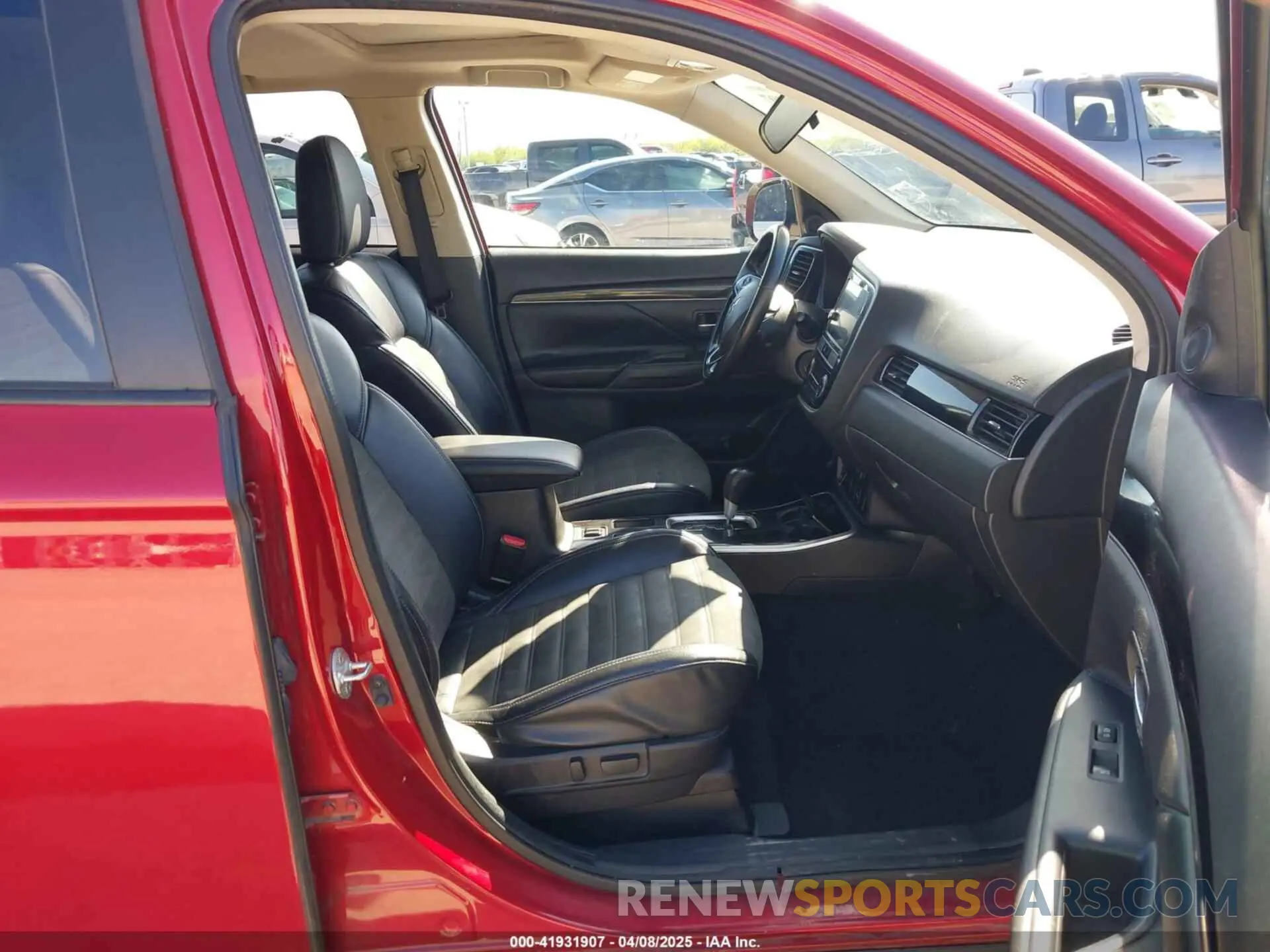 5 fotografías del automóvil dañado JA4AD3A37KZ055881 MITSUBISHI OUTLANDER 2019