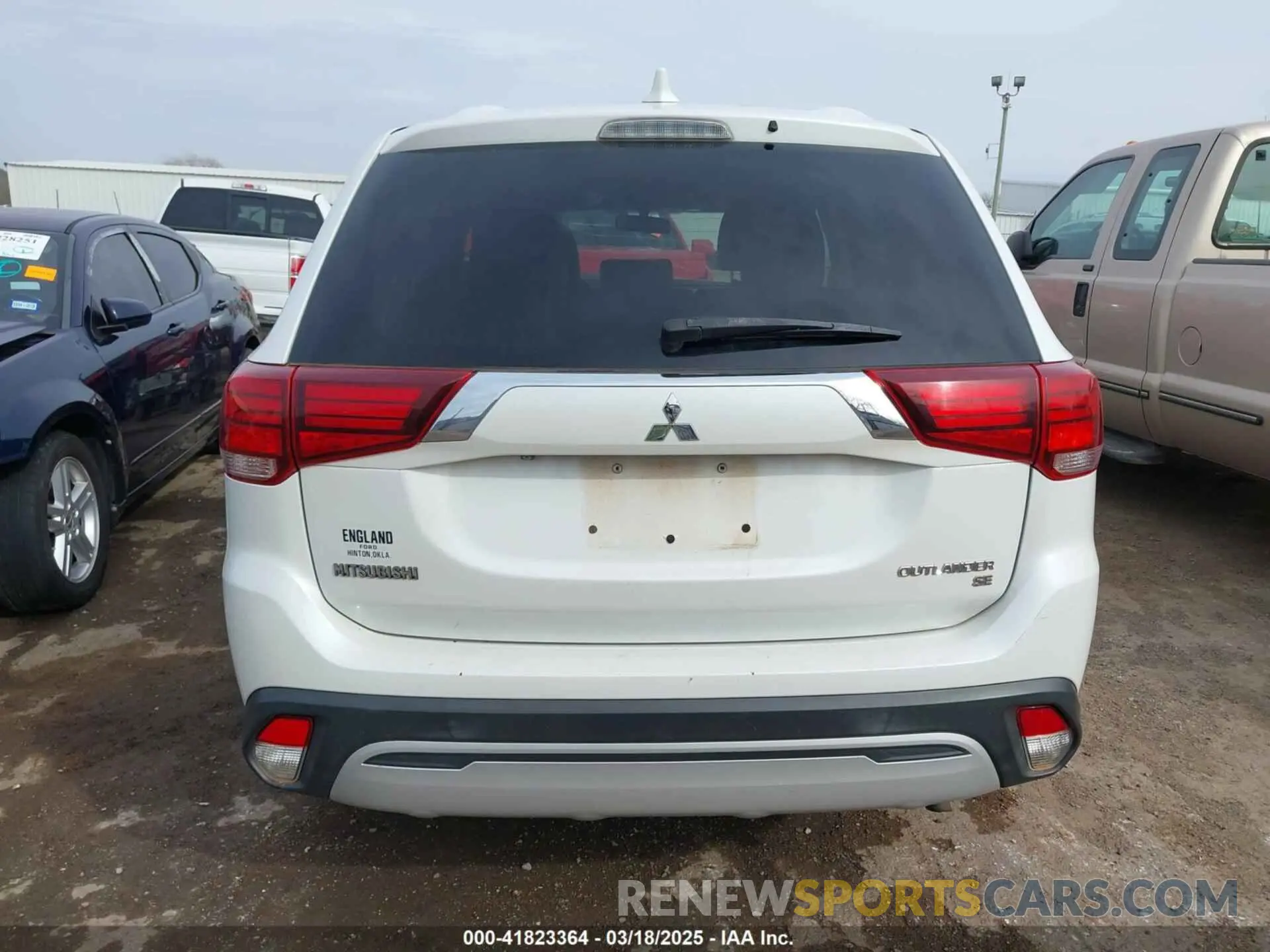 16 fotografías del automóvil dañado JA4AD3A38KZ014420 MITSUBISHI OUTLANDER 2019