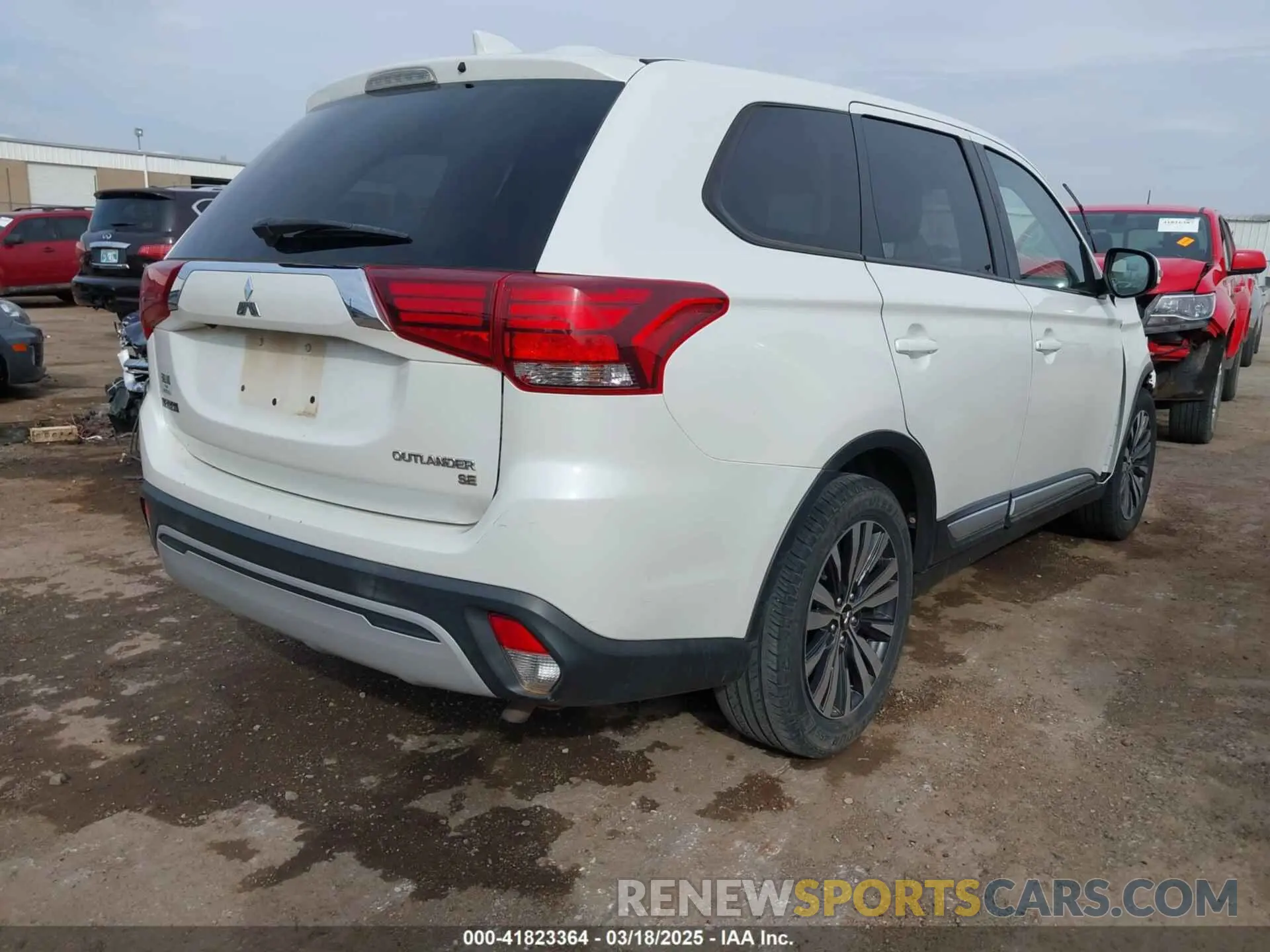 4 fotografías del automóvil dañado JA4AD3A38KZ014420 MITSUBISHI OUTLANDER 2019