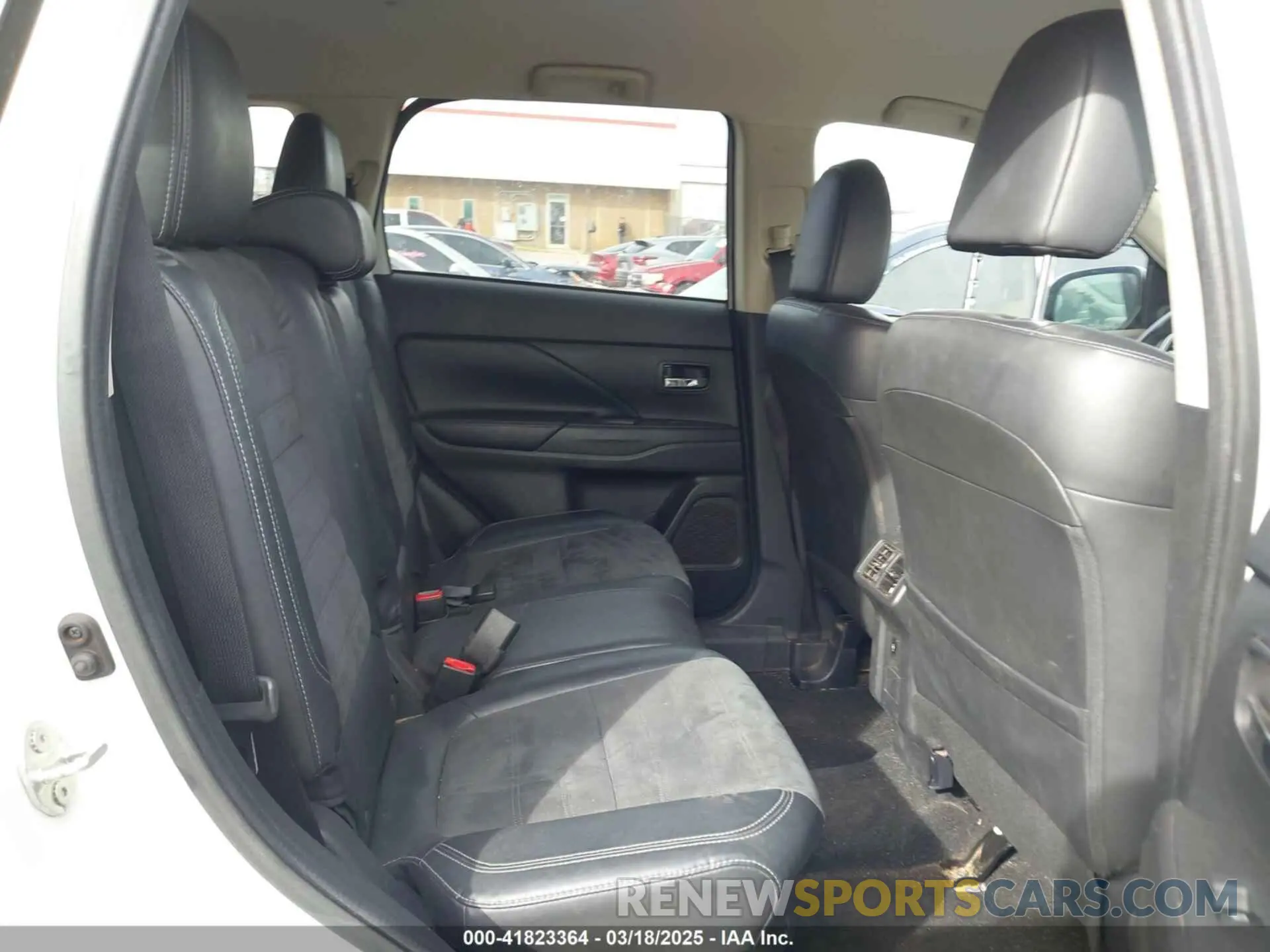 8 fotografías del automóvil dañado JA4AD3A38KZ014420 MITSUBISHI OUTLANDER 2019
