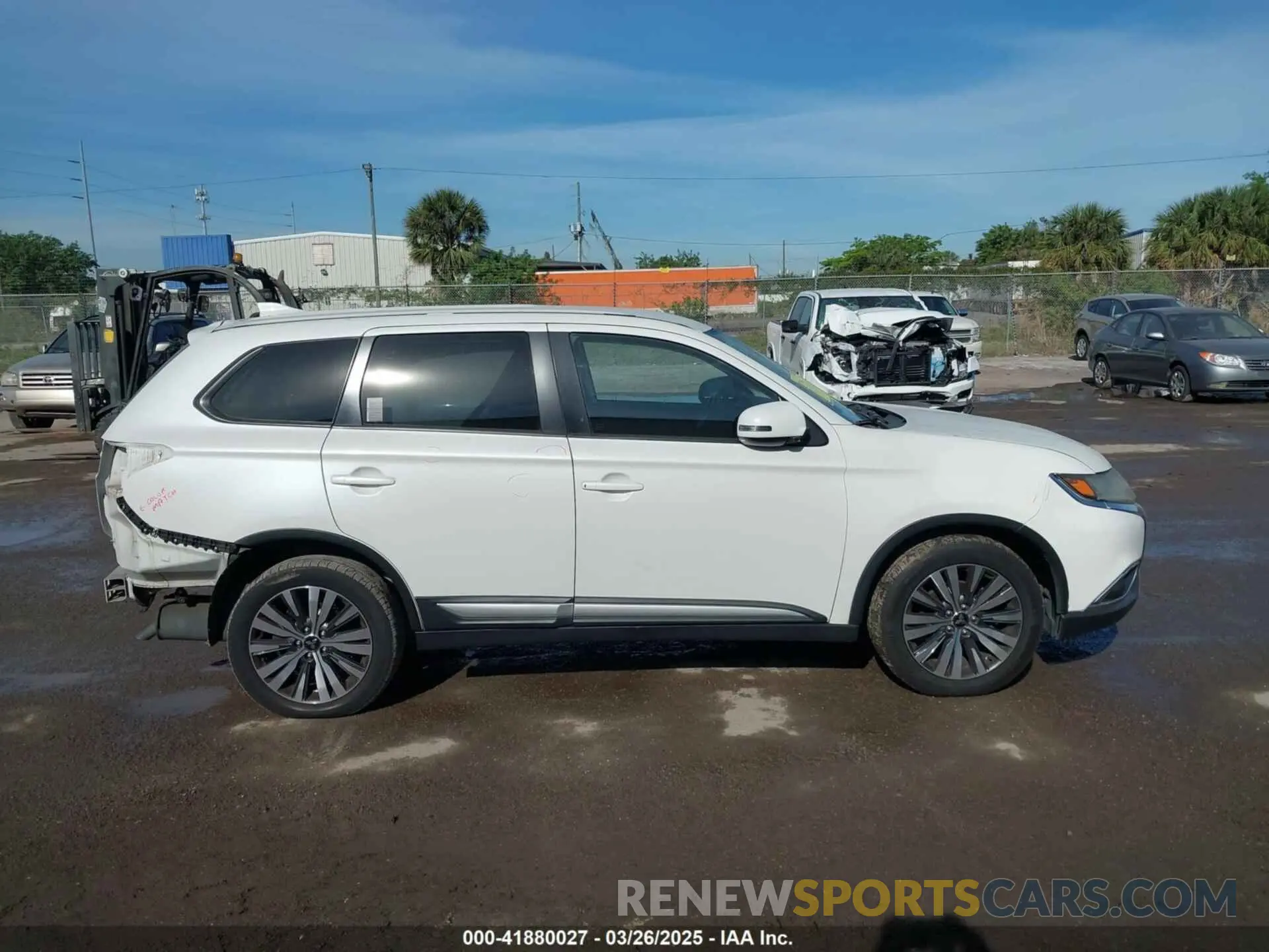 14 fotografías del automóvil dañado JA4AD3A38KZ018323 MITSUBISHI OUTLANDER 2019