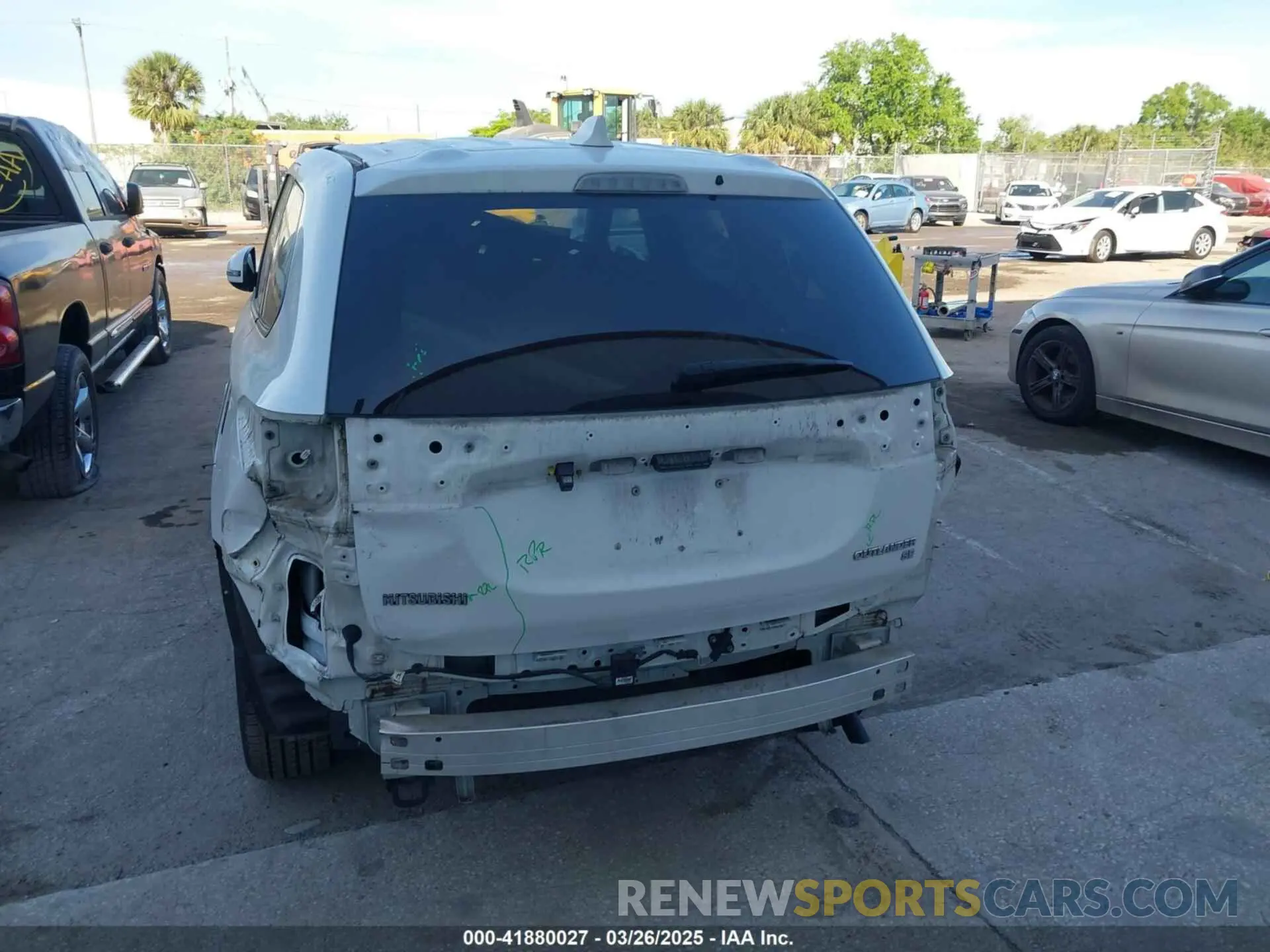 6 fotografías del automóvil dañado JA4AD3A38KZ018323 MITSUBISHI OUTLANDER 2019