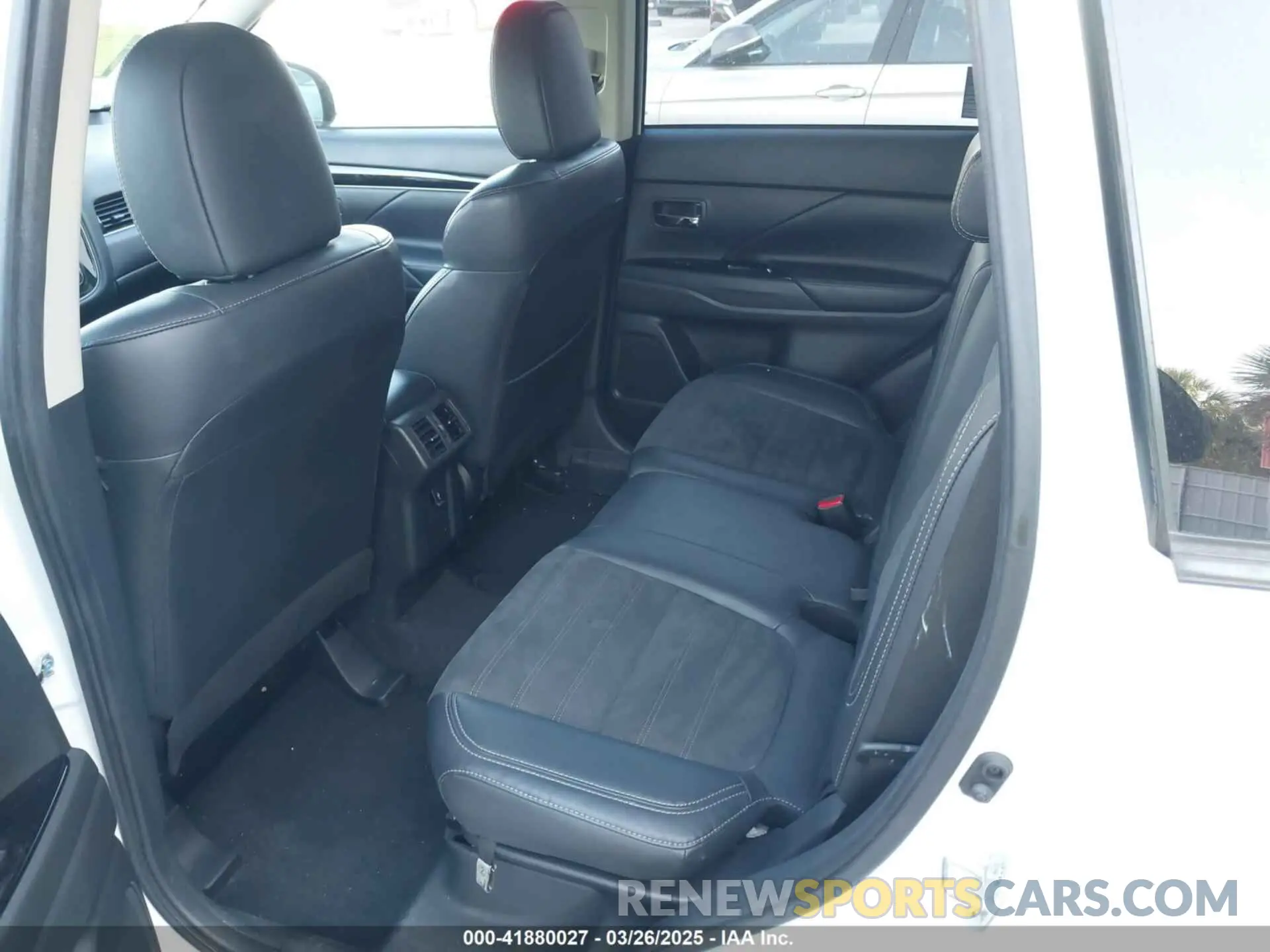 8 fotografías del automóvil dañado JA4AD3A38KZ018323 MITSUBISHI OUTLANDER 2019