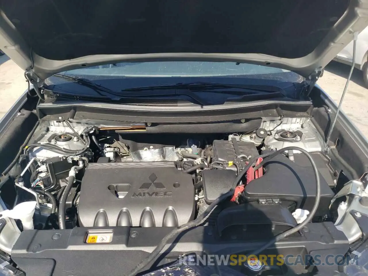 12 fotografías del automóvil dañado JA4AD3A3XKZ010997 MITSUBISHI OUTLANDER 2019