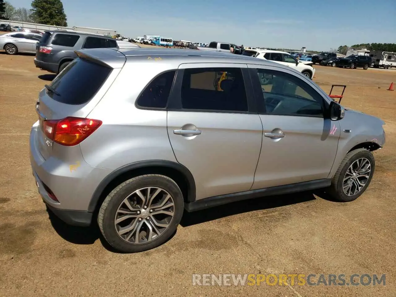 3 fotografías del automóvil dañado JA4AP3AU4KU011687 MITSUBISHI OUTLANDER 2019
