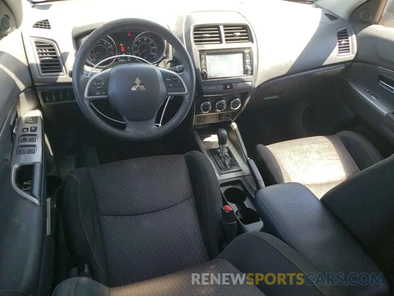 8 fotografías del automóvil dañado JA4AP3AU4KU011687 MITSUBISHI OUTLANDER 2019
