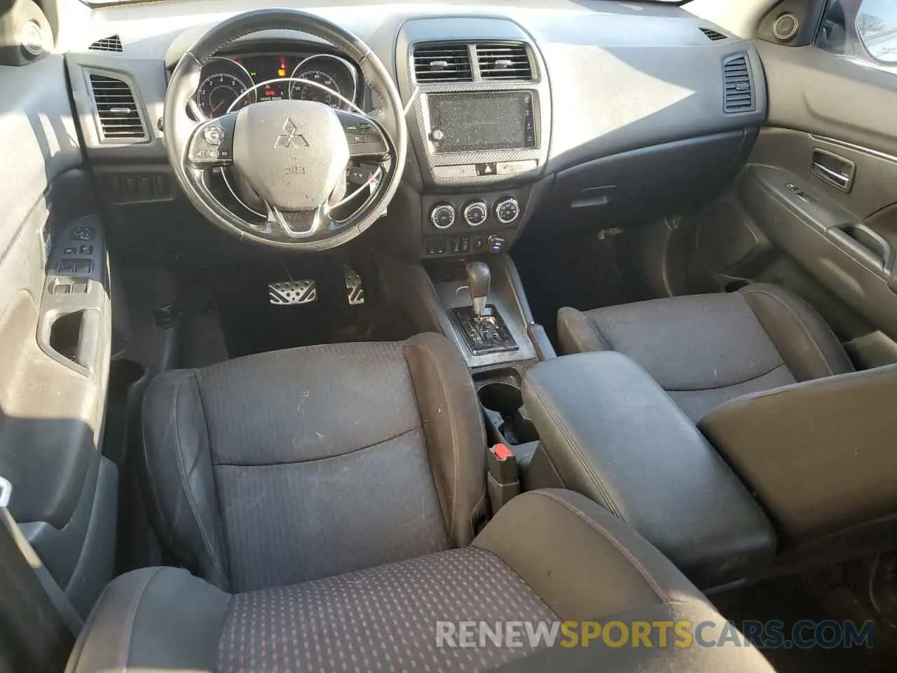 8 fotografías del automóvil dañado JA4AP3AU6KU026787 MITSUBISHI OUTLANDER 2019