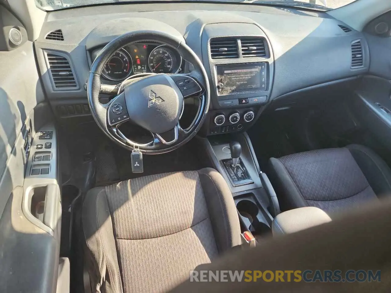 8 fotografías del automóvil dañado JA4AP4AU4KU013994 MITSUBISHI OUTLANDER 2019