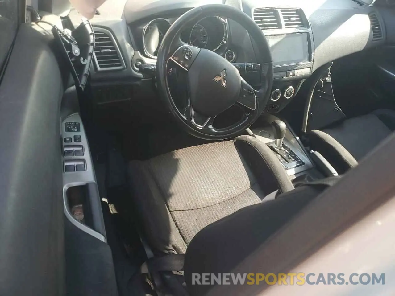 8 fotografías del automóvil dañado JA4AP4AU5KU017844 MITSUBISHI OUTLANDER 2019