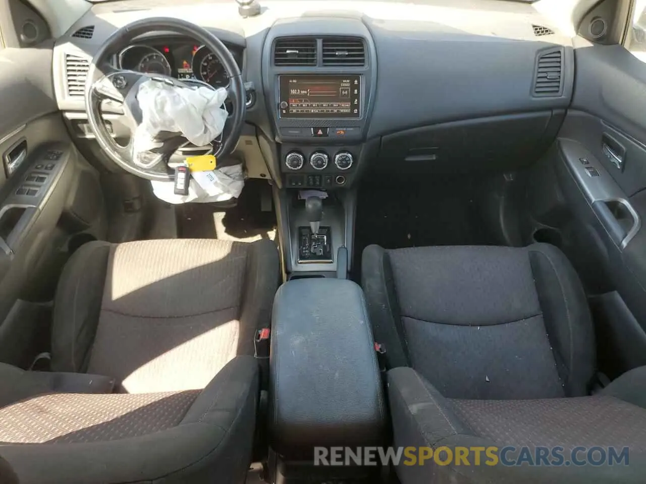 8 fotografías del automóvil dañado JA4AP4AU6KU022258 MITSUBISHI OUTLANDER 2019