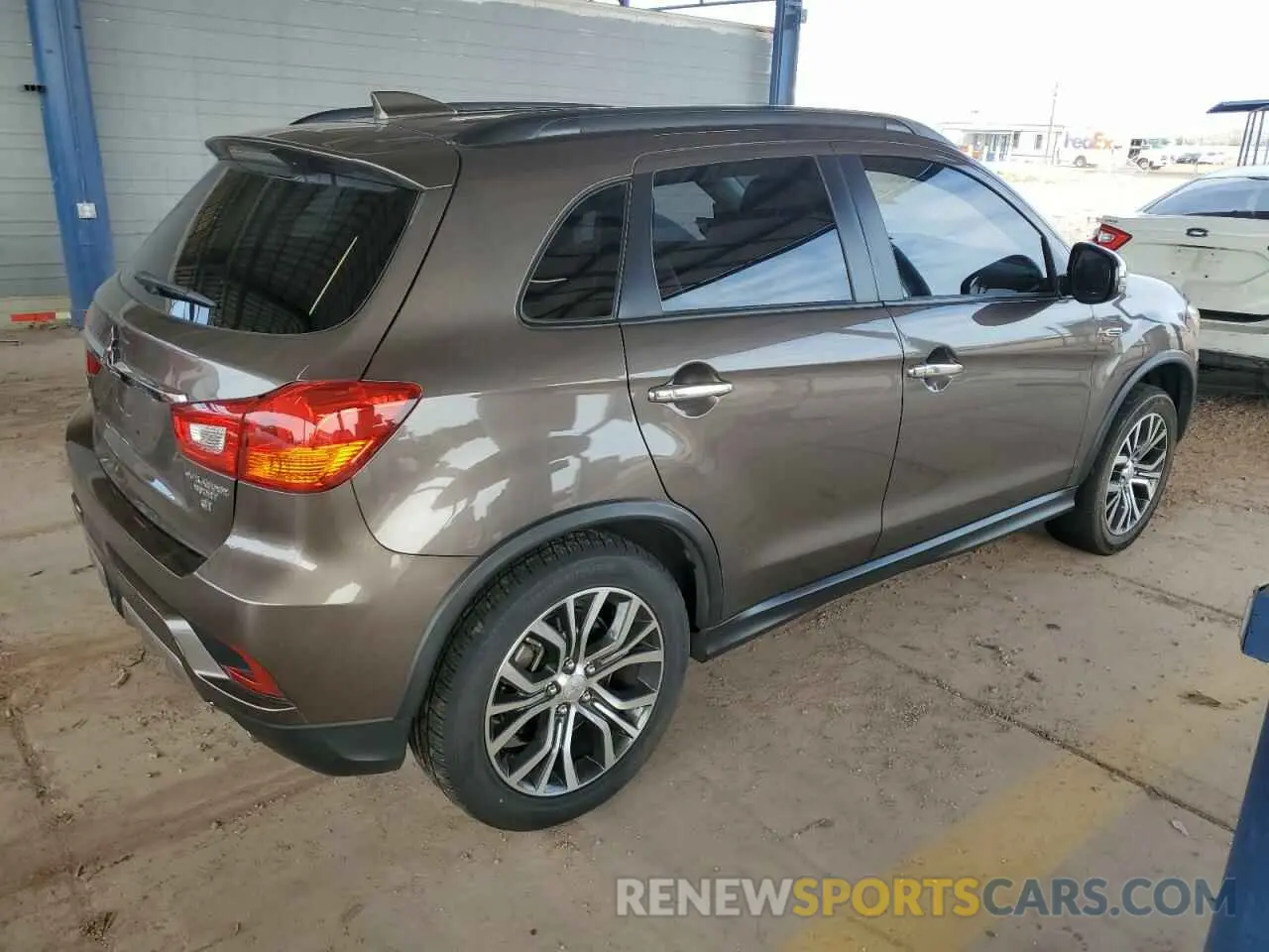 3 fotografías del automóvil dañado JA4AP4AWXKU010552 MITSUBISHI OUTLANDER 2019