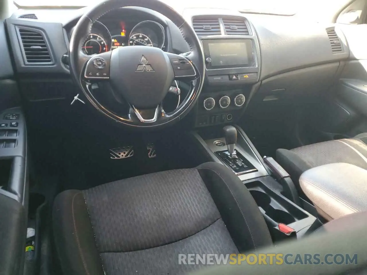 8 fotografías del automóvil dañado JA4AR3AU0KU031168 MITSUBISHI OUTLANDER 2019