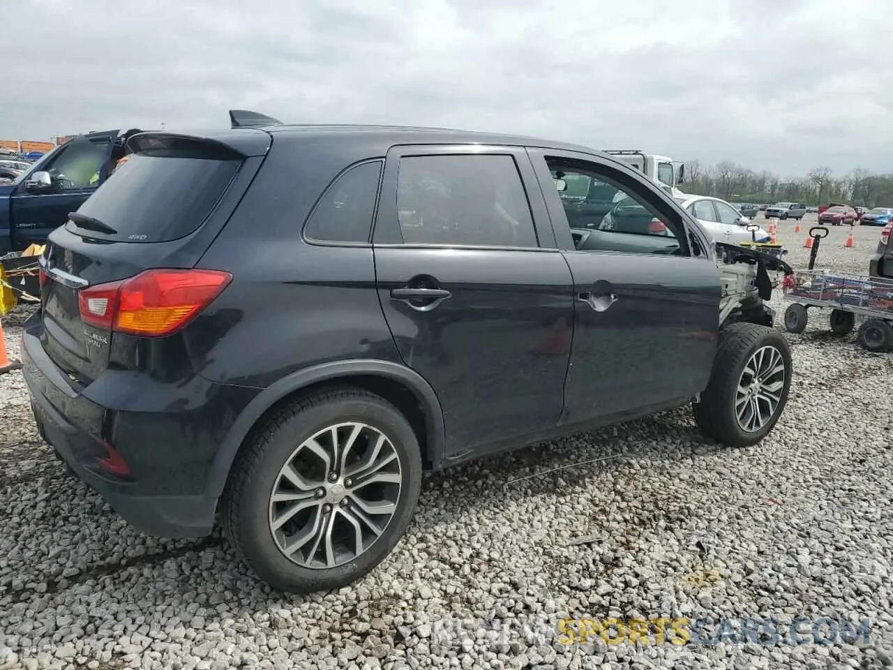 3 fotografías del automóvil dañado JA4AR3AU3KU013117 MITSUBISHI OUTLANDER 2019