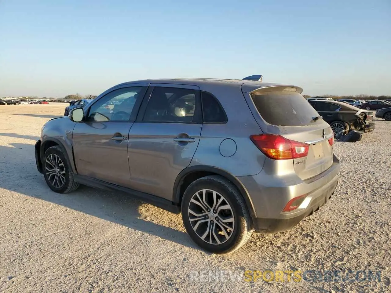 2 fotografías del automóvil dañado JA4AR3AUXKU015625 MITSUBISHI OUTLANDER 2019