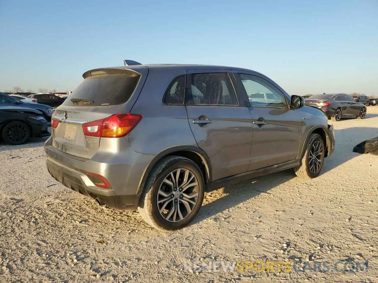 3 fotografías del automóvil dañado JA4AR3AUXKU015625 MITSUBISHI OUTLANDER 2019