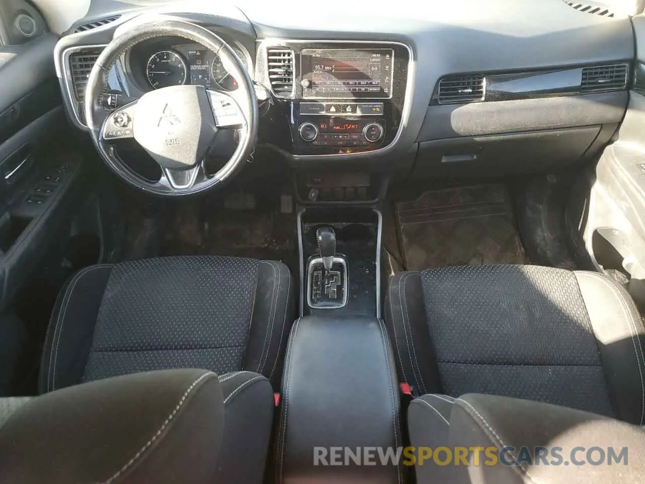 8 fotografías del automóvil dañado JA4AZ2A37KZ606743 MITSUBISHI OUTLANDER 2019
