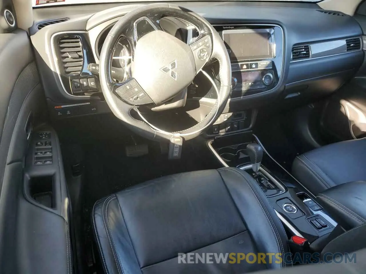 8 fotografías del automóvil dañado JA4AZ3A30KZ038213 MITSUBISHI OUTLANDER 2019