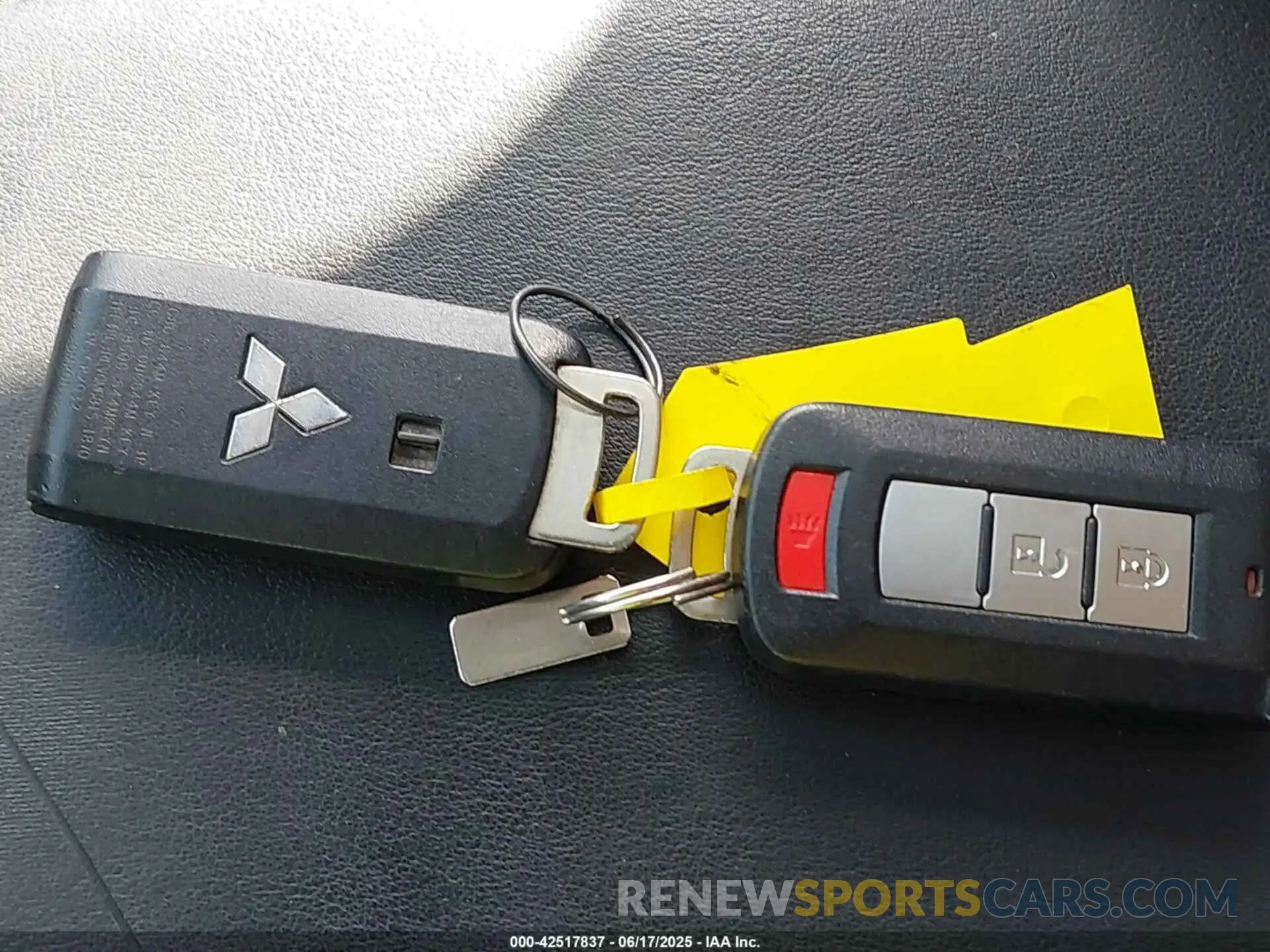 11 fotografías del automóvil dañado JA4AZ3A31KZ012493 MITSUBISHI OUTLANDER 2019