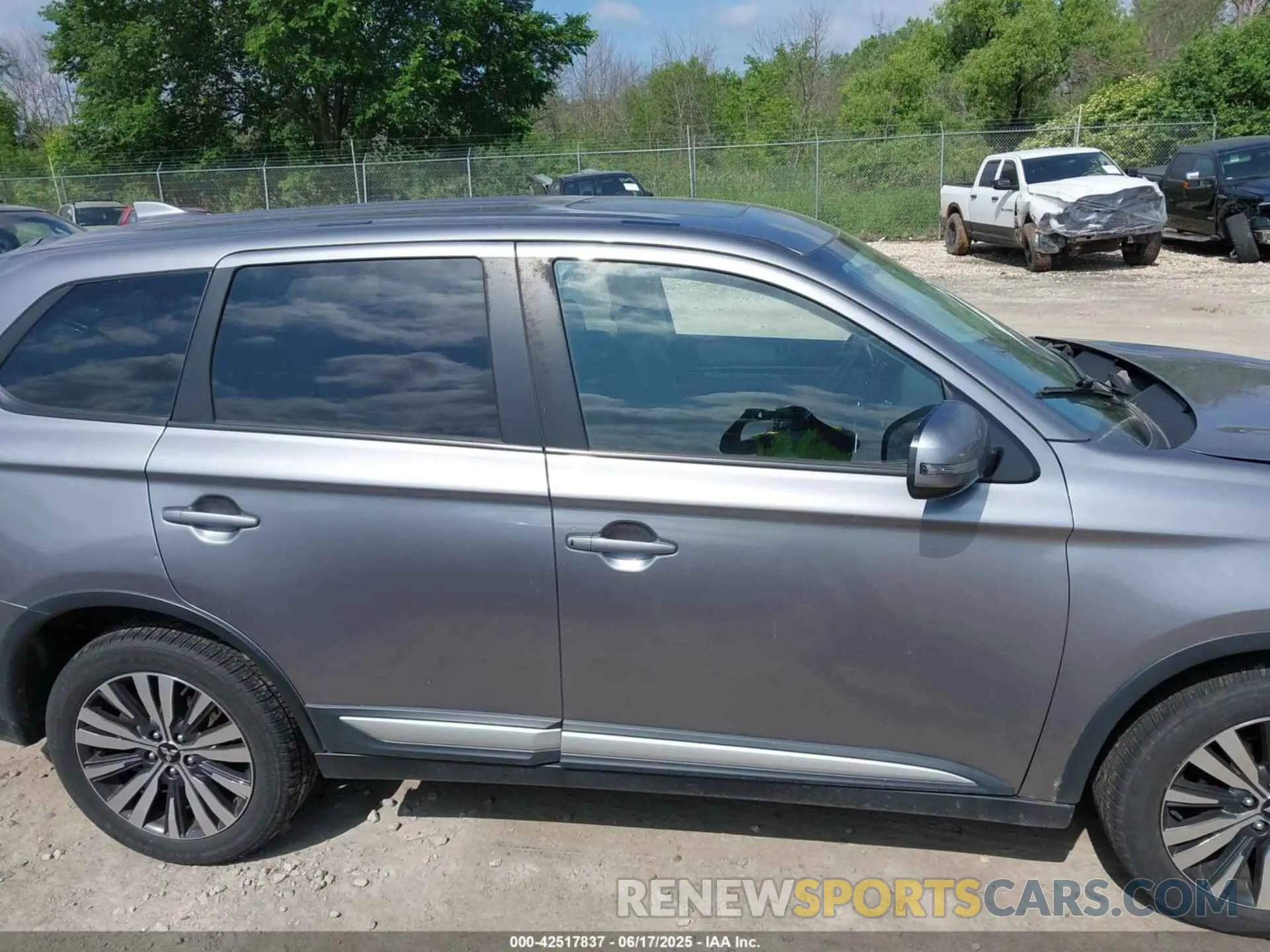 13 fotografías del automóvil dañado JA4AZ3A31KZ012493 MITSUBISHI OUTLANDER 2019