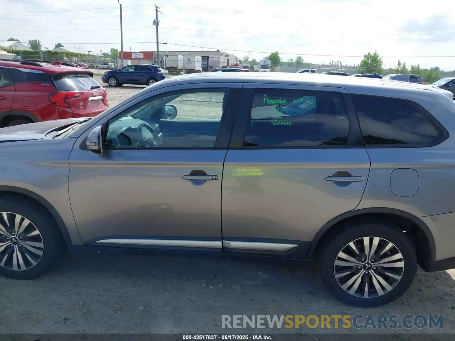 14 fotografías del automóvil dañado JA4AZ3A31KZ012493 MITSUBISHI OUTLANDER 2019