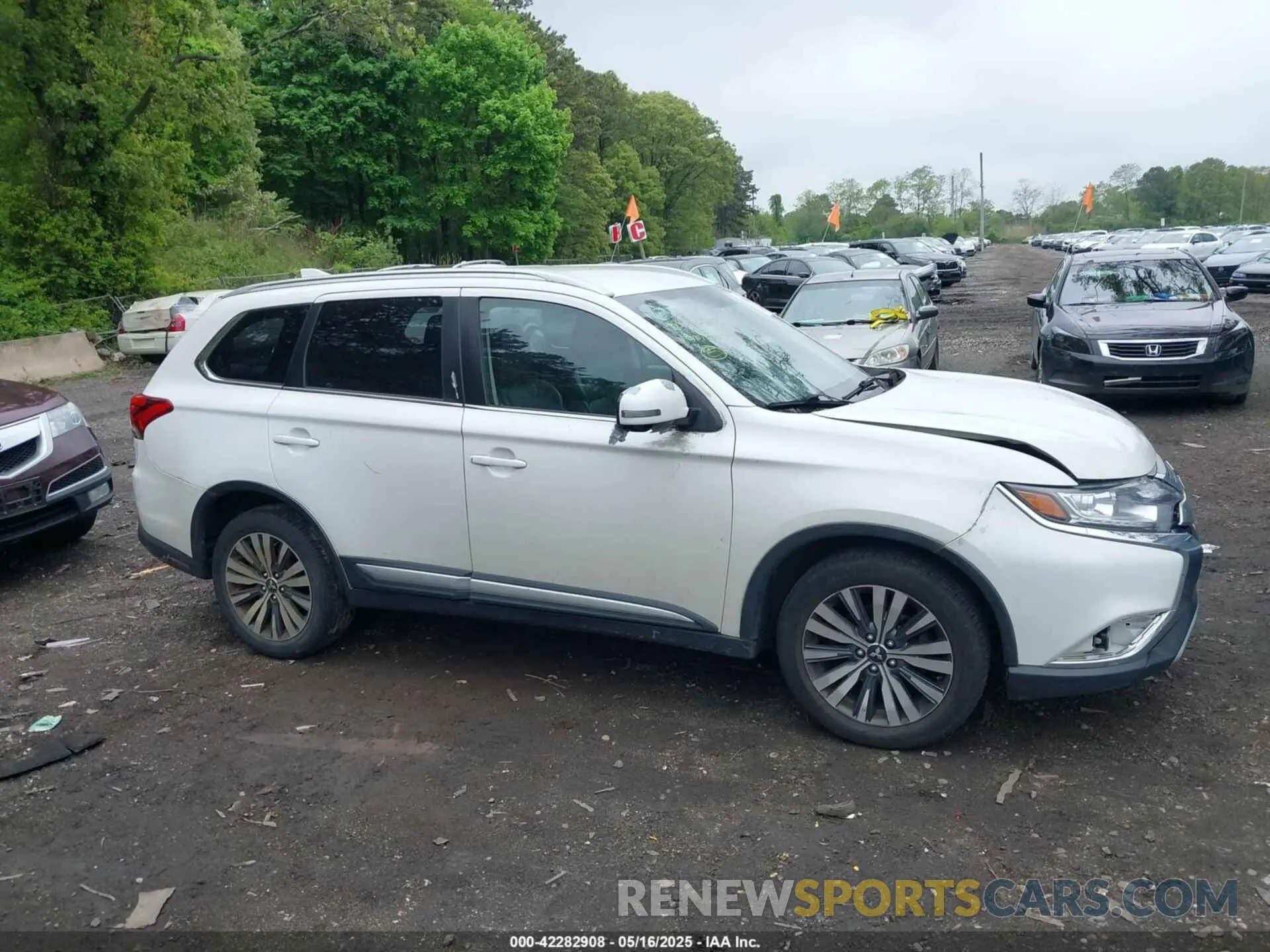 13 fotografías del automóvil dañado JA4AZ3A31KZ036096 MITSUBISHI OUTLANDER 2019