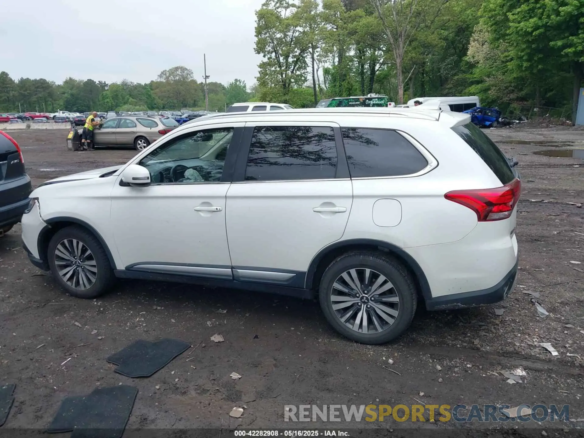 14 fotografías del automóvil dañado JA4AZ3A31KZ036096 MITSUBISHI OUTLANDER 2019