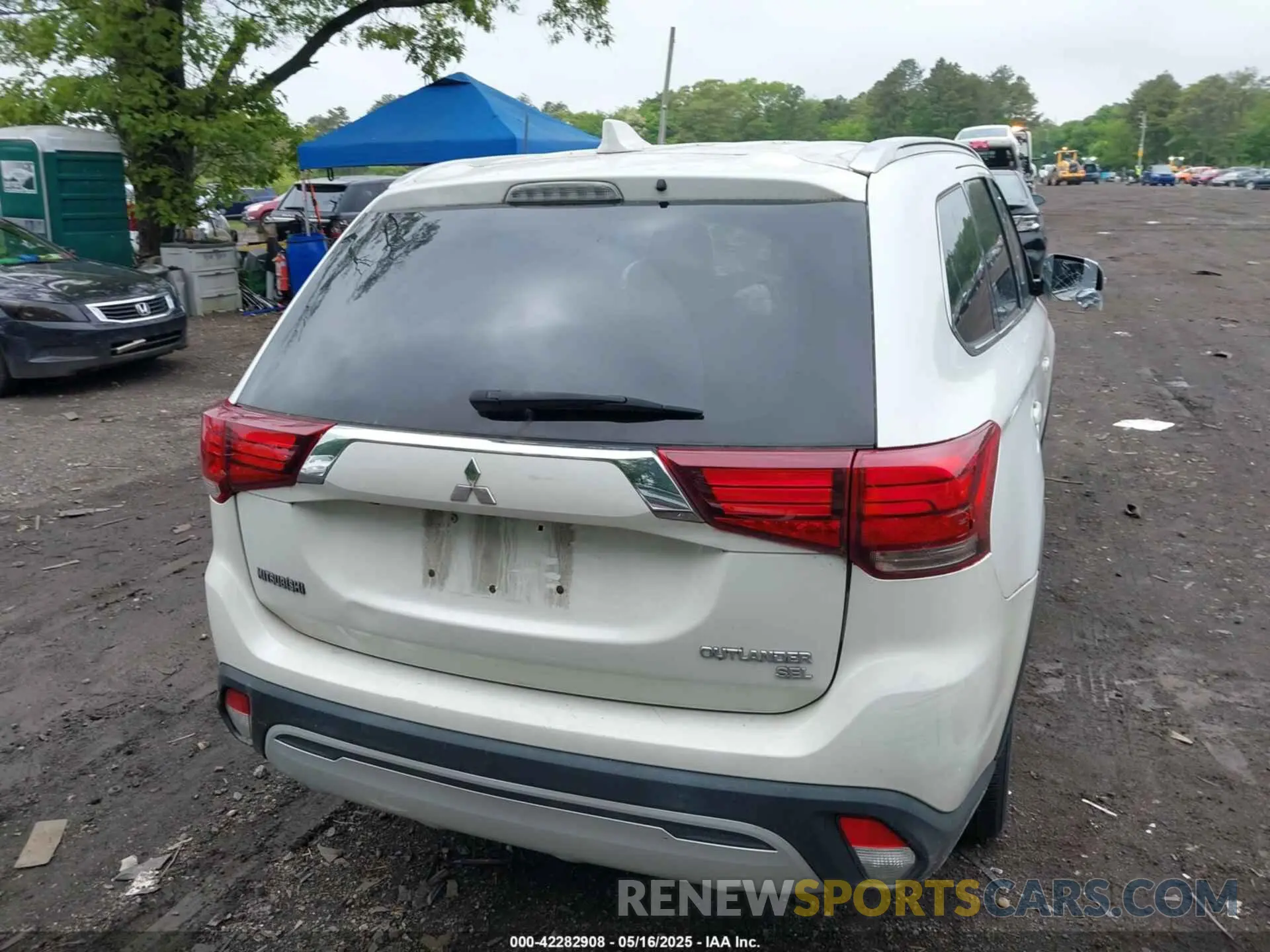 16 fotografías del automóvil dañado JA4AZ3A31KZ036096 MITSUBISHI OUTLANDER 2019