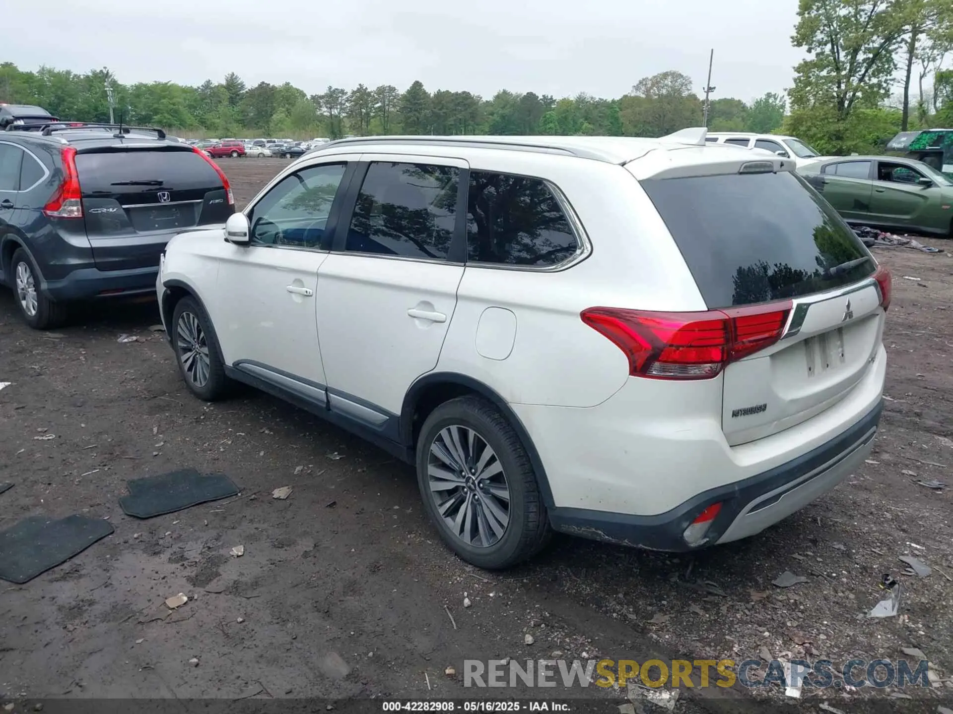 3 fotografías del automóvil dañado JA4AZ3A31KZ036096 MITSUBISHI OUTLANDER 2019
