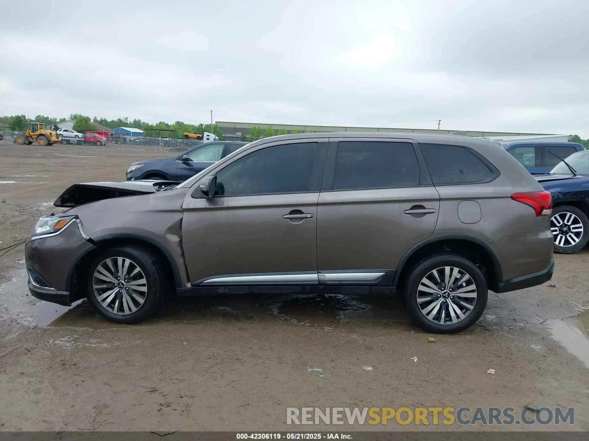 14 fotografías del automóvil dañado JA4AZ3A31KZ043372 MITSUBISHI OUTLANDER 2019