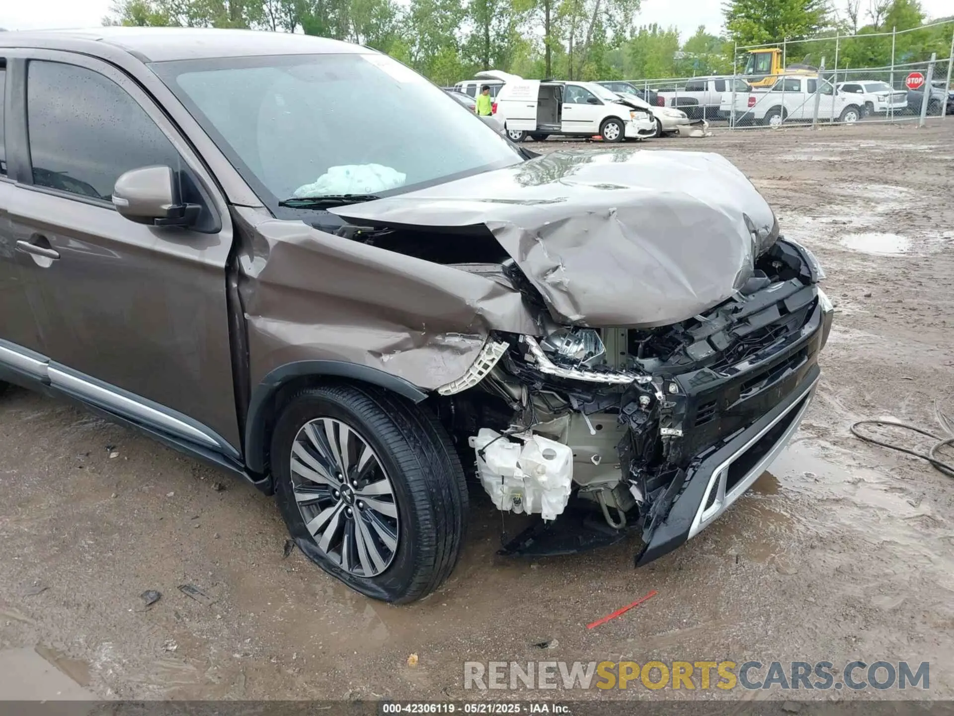 17 fotografías del automóvil dañado JA4AZ3A31KZ043372 MITSUBISHI OUTLANDER 2019