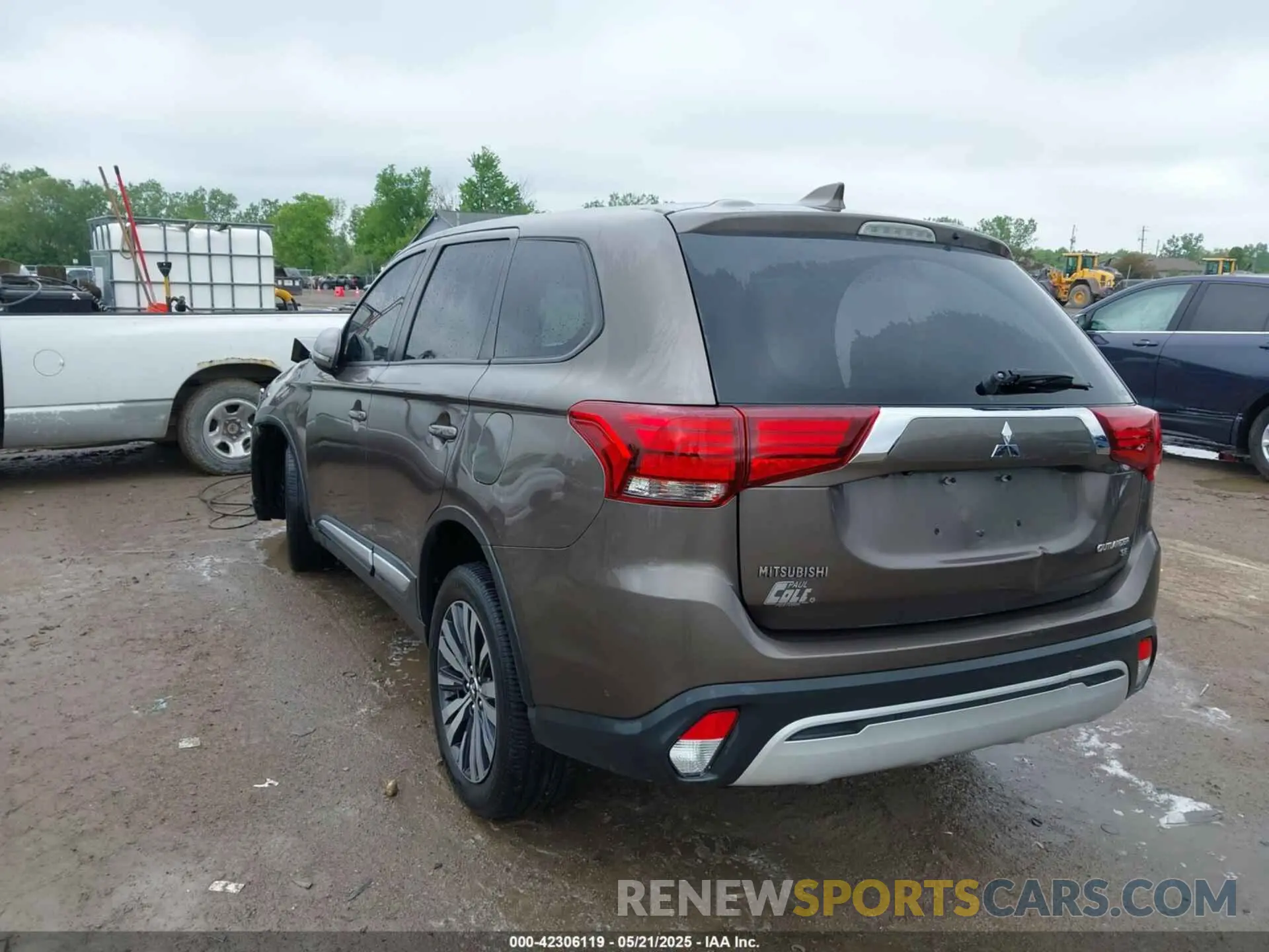 3 fotografías del automóvil dañado JA4AZ3A31KZ043372 MITSUBISHI OUTLANDER 2019