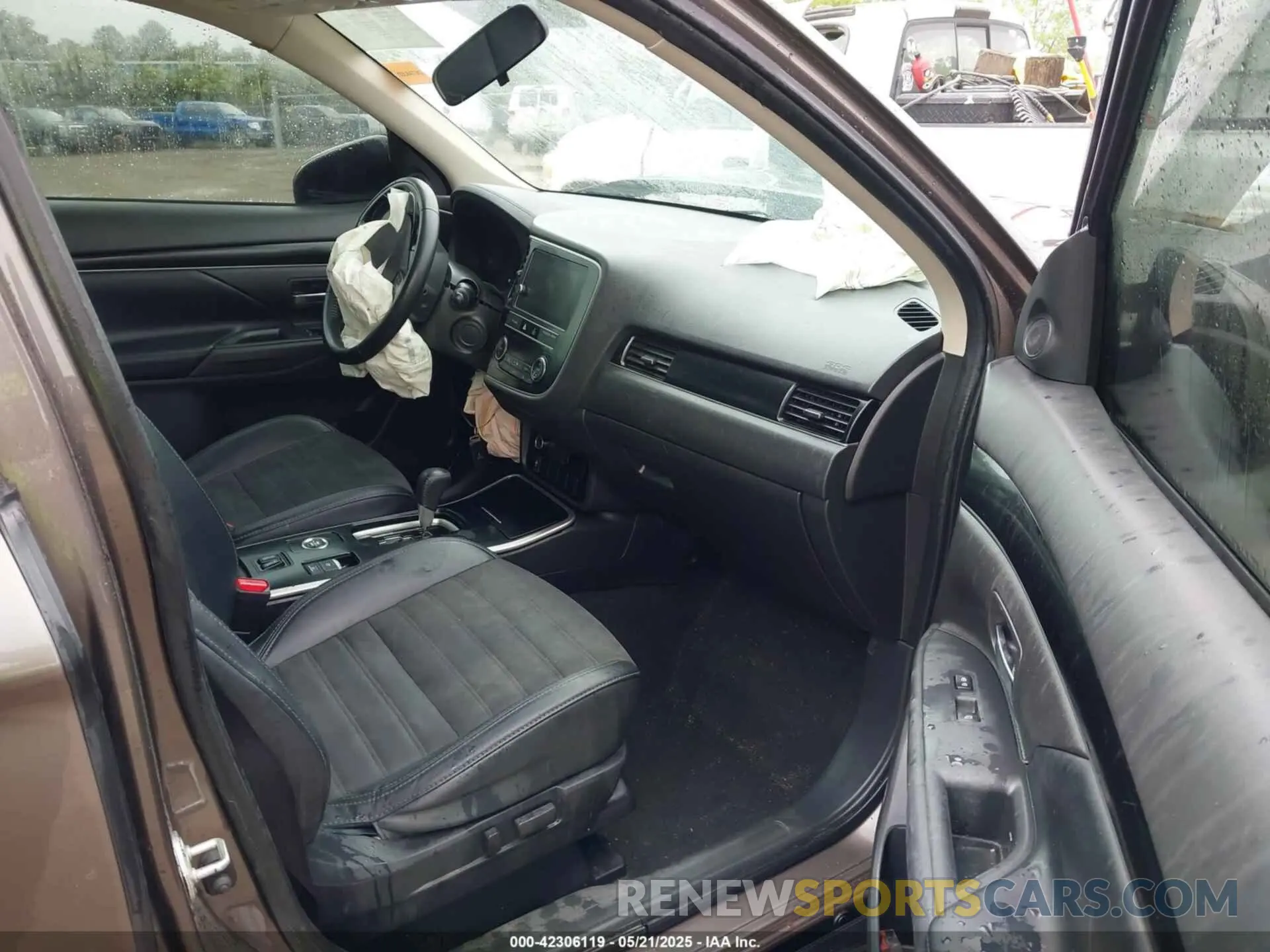 5 fotografías del automóvil dañado JA4AZ3A31KZ043372 MITSUBISHI OUTLANDER 2019