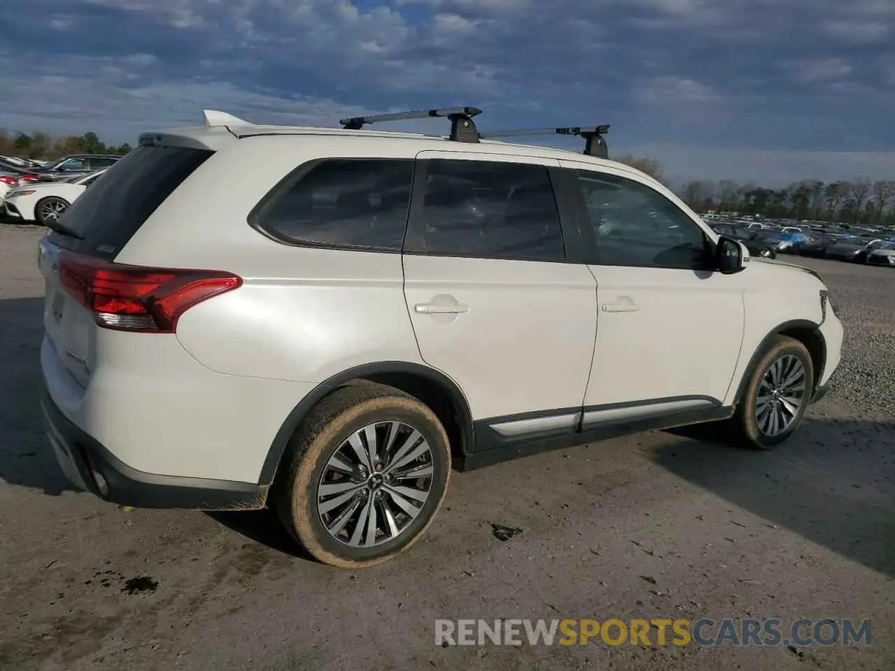 3 fotografías del automóvil dañado JA4AZ3A32KZ005438 MITSUBISHI OUTLANDER 2019