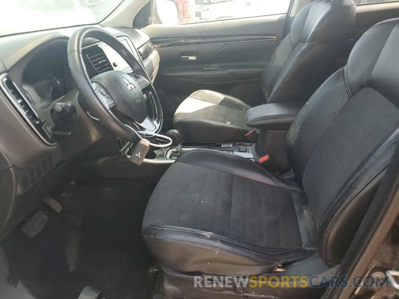 7 fotografías del automóvil dañado JA4AZ3A32KZ042876 MITSUBISHI OUTLANDER 2019