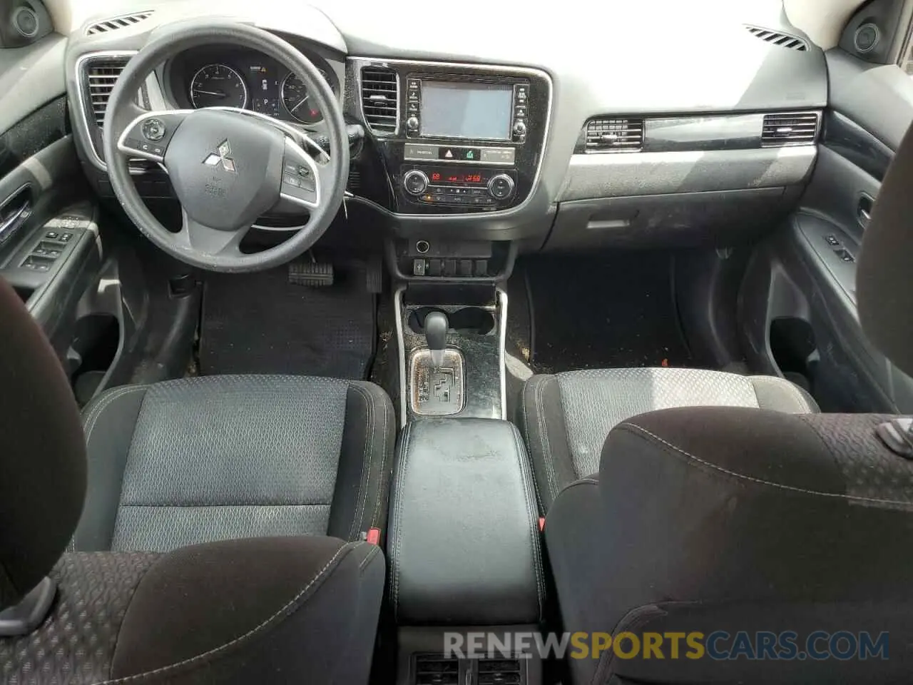 8 fotografías del automóvil dañado JA4AZ3A33KZ008042 MITSUBISHI OUTLANDER 2019