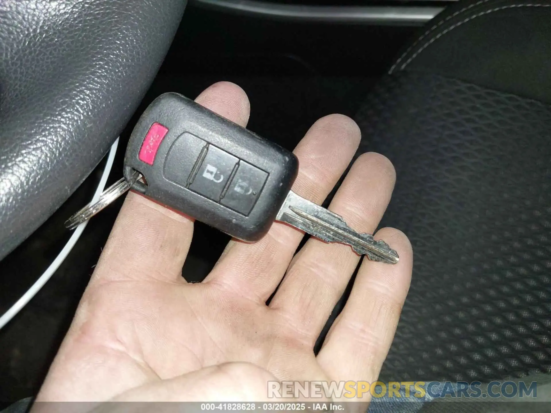 11 fotografías del automóvil dañado JA4AZ3A34KZ020667 MITSUBISHI OUTLANDER 2019
