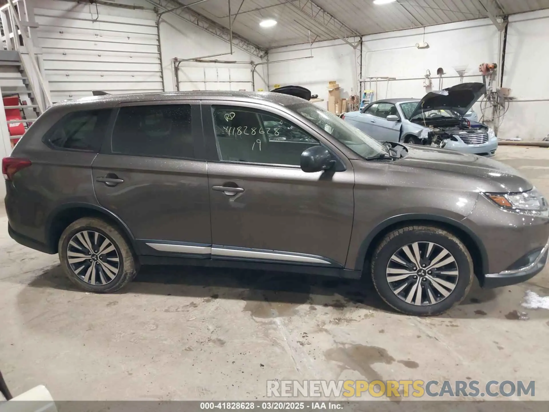 13 fotografías del automóvil dañado JA4AZ3A34KZ020667 MITSUBISHI OUTLANDER 2019