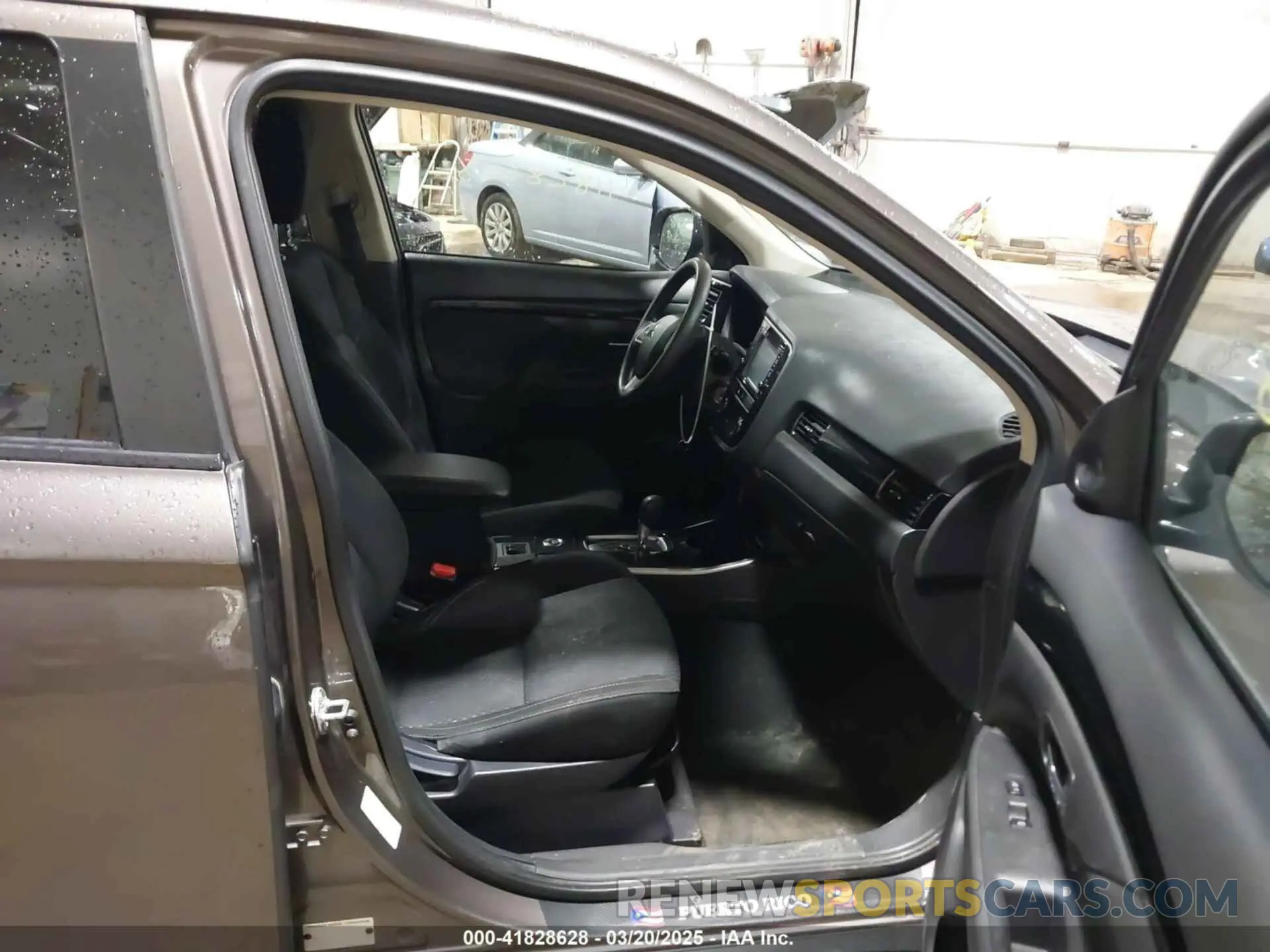 5 fotografías del automóvil dañado JA4AZ3A34KZ020667 MITSUBISHI OUTLANDER 2019