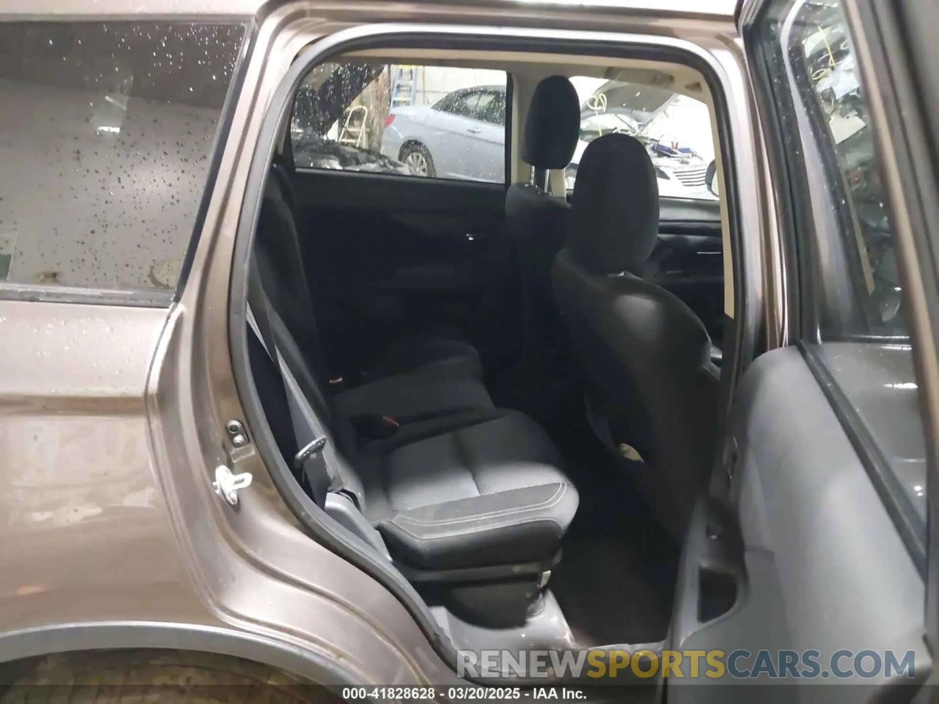 8 fotografías del automóvil dañado JA4AZ3A34KZ020667 MITSUBISHI OUTLANDER 2019