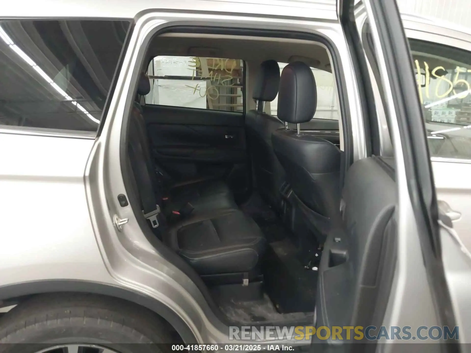8 fotografías del automóvil dañado JA4AZ3A34KZ026887 MITSUBISHI OUTLANDER 2019