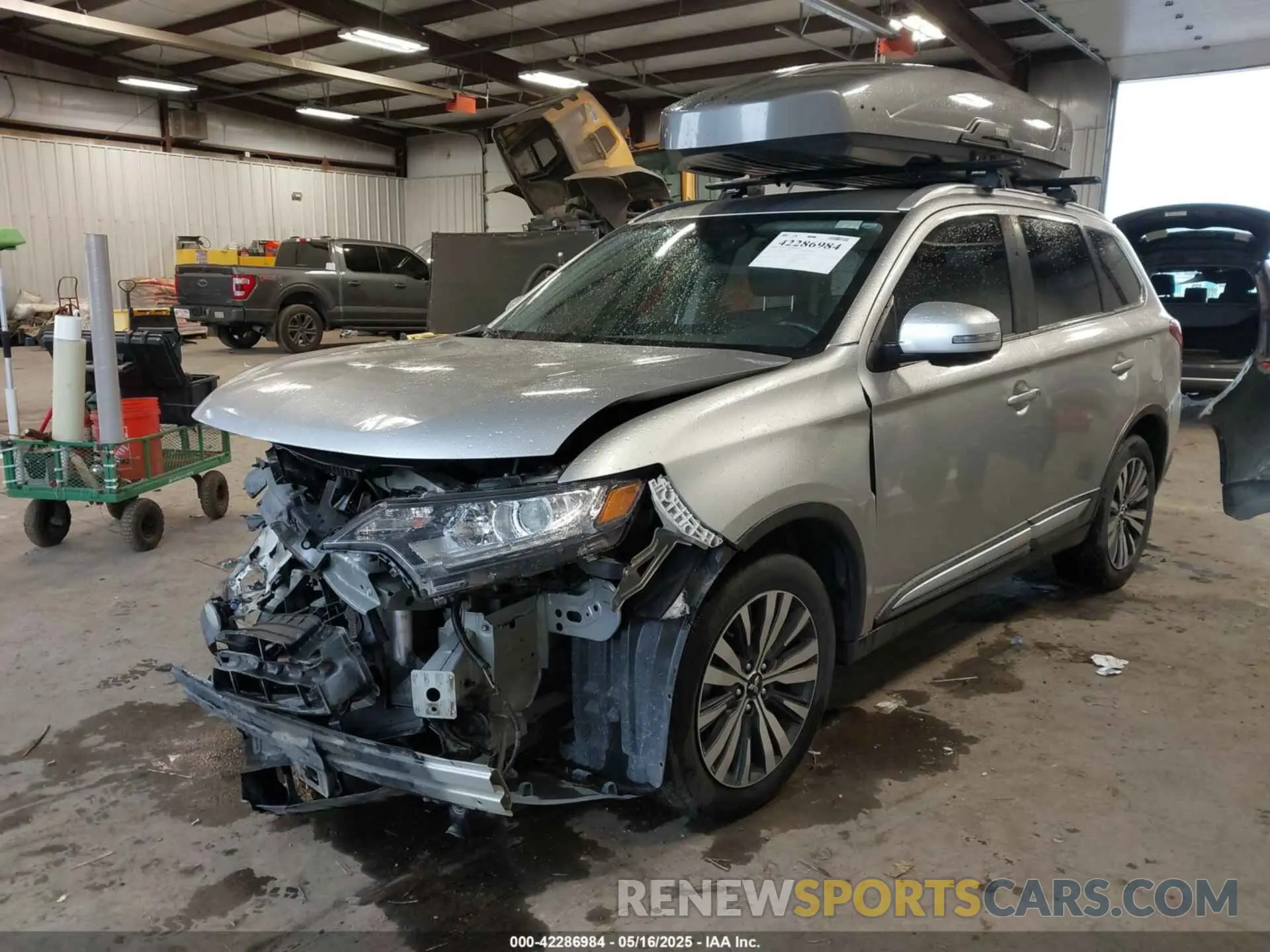 2 fotografías del automóvil dañado JA4AZ3A34KZ040160 MITSUBISHI OUTLANDER 2019
