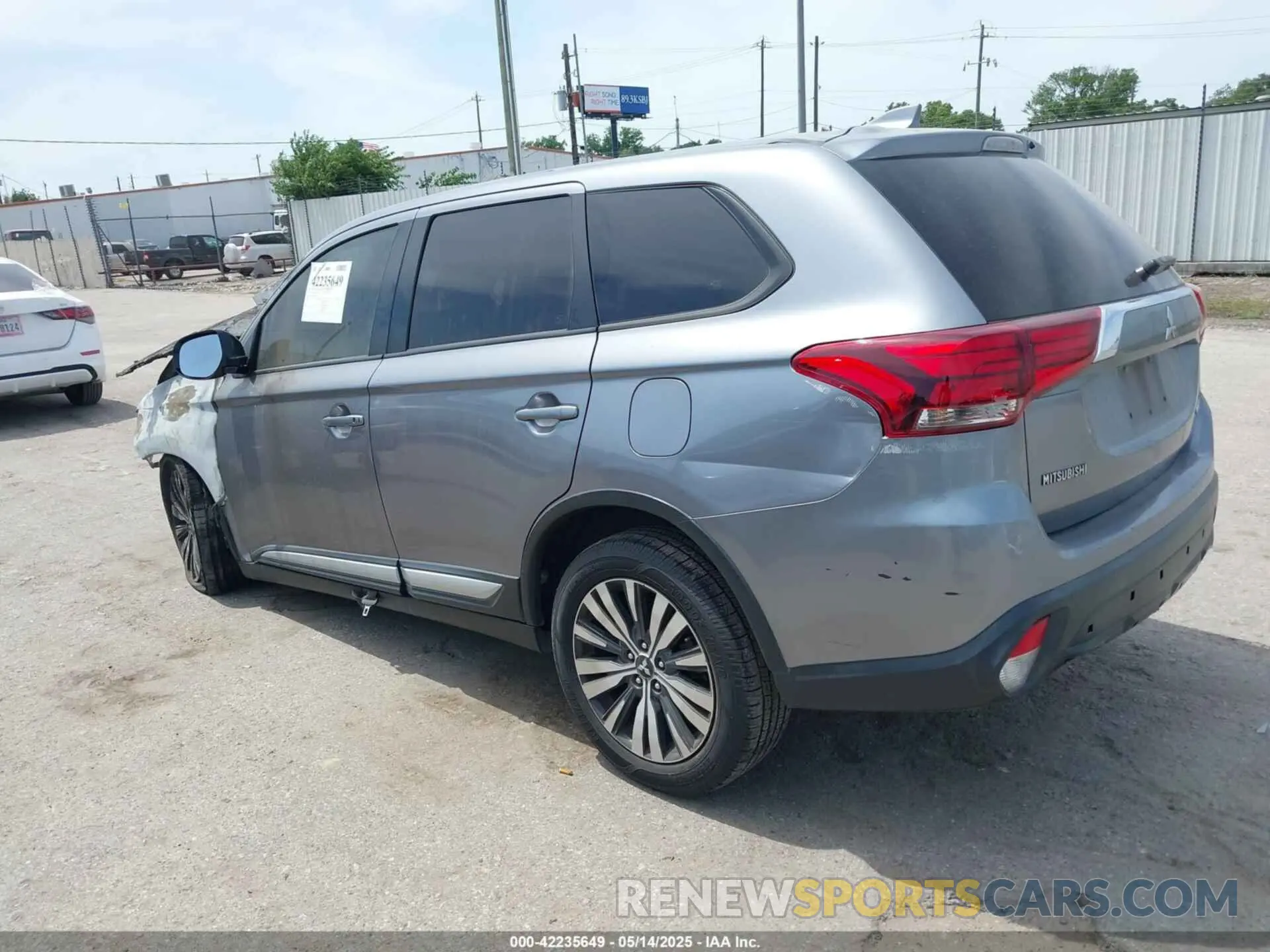 3 fotografías del automóvil dañado JA4AZ3A35KZ009709 MITSUBISHI OUTLANDER 2019