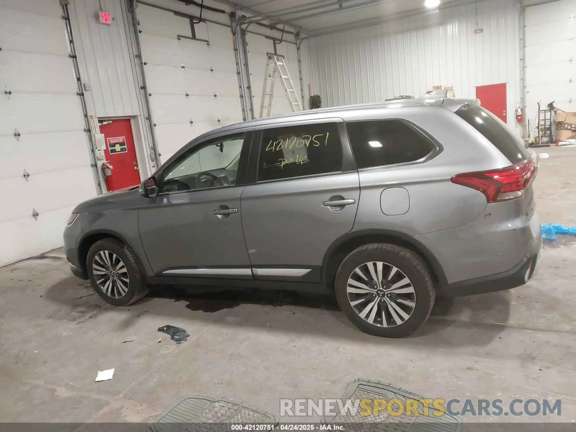 14 fotografías del automóvil dañado JA4AZ3A36KJ000502 MITSUBISHI OUTLANDER 2019